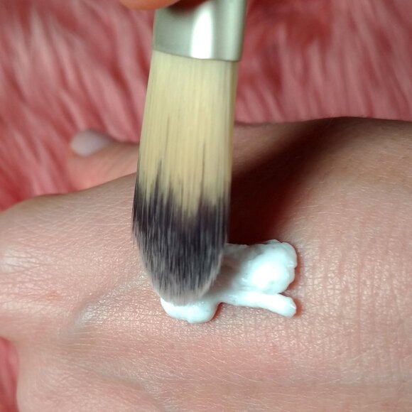 NEW JUVENA Swiss Masking Brush for Applying Cream and Masks - Picture 3 of 4
